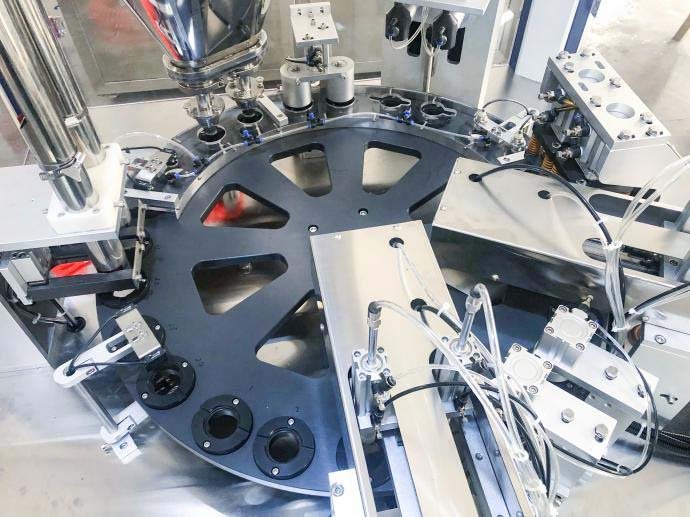 Bottle-lid coffee capsule filling machine workstations