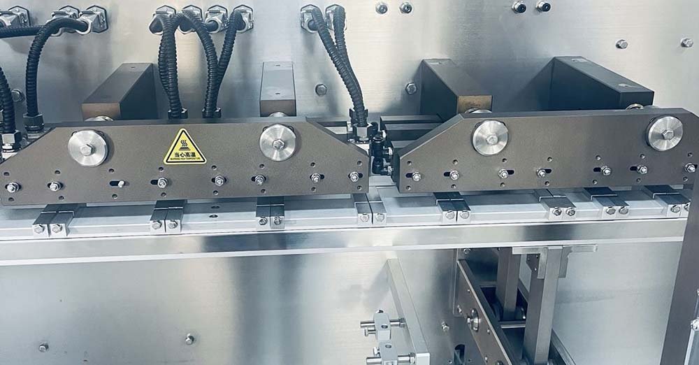 Top heat-sealing jaws and cooling system on an SG series premade pouch machine