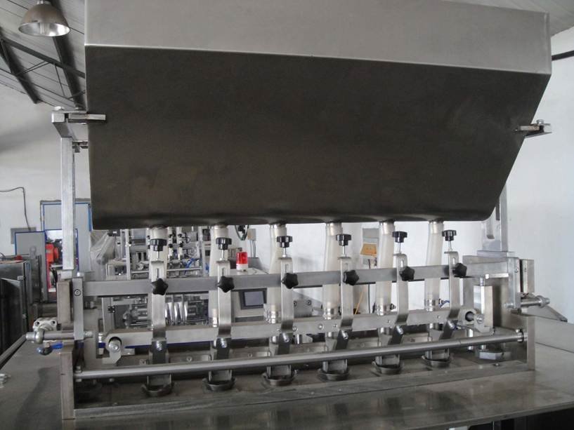 DXD-750 parallel stick pack product distribution and filling stations